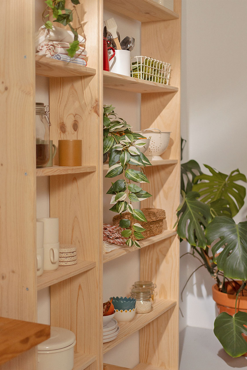 Imagen de ambiente 3 para:Estanter&iacute;a de madera de pino